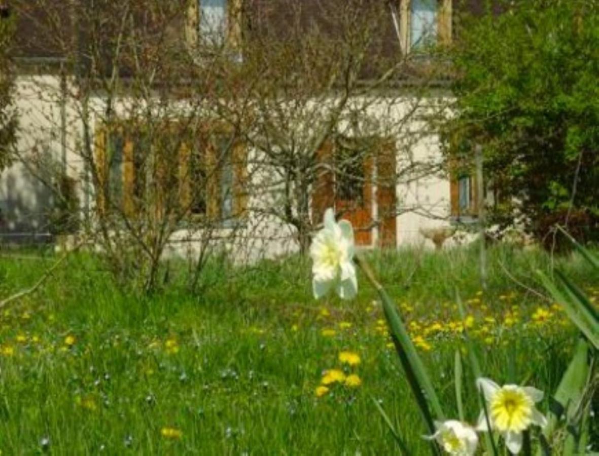 Chambres d'Hôtes Les Pierries Vézannes Exterior foto