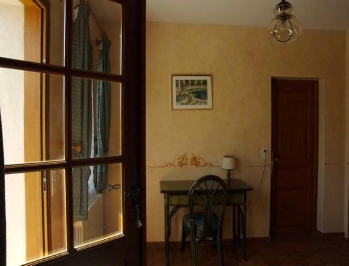 Chambres d'Hôtes Les Pierries Vézannes Quarto foto